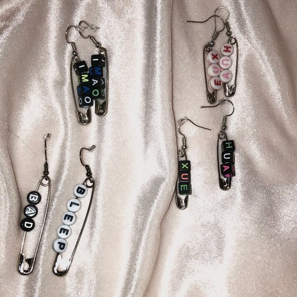 Custom word Earrings - Picture 1 of 2